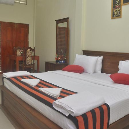 The Max Villa Negombo Esterno foto