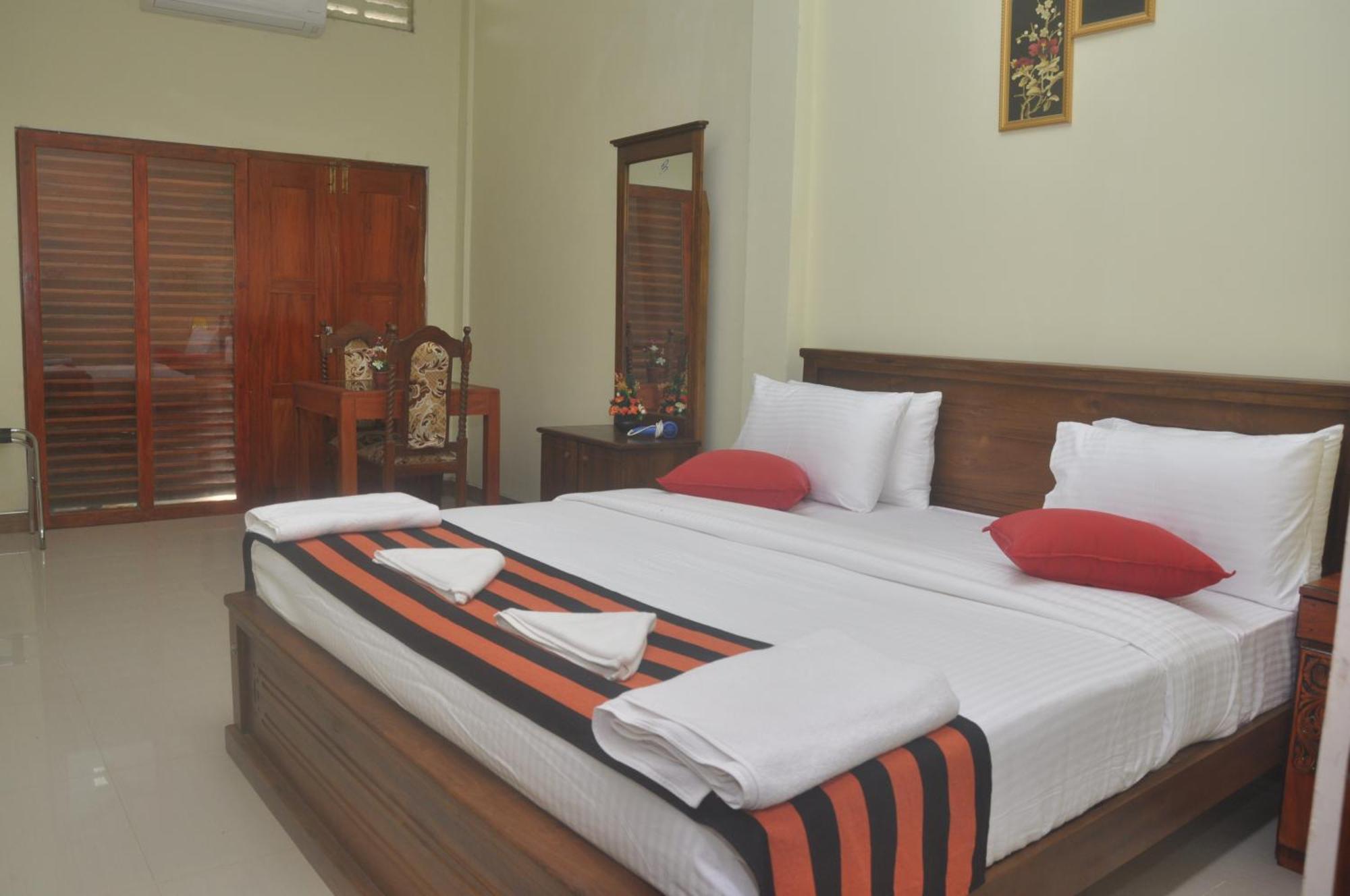 The Max Villa Negombo Esterno foto