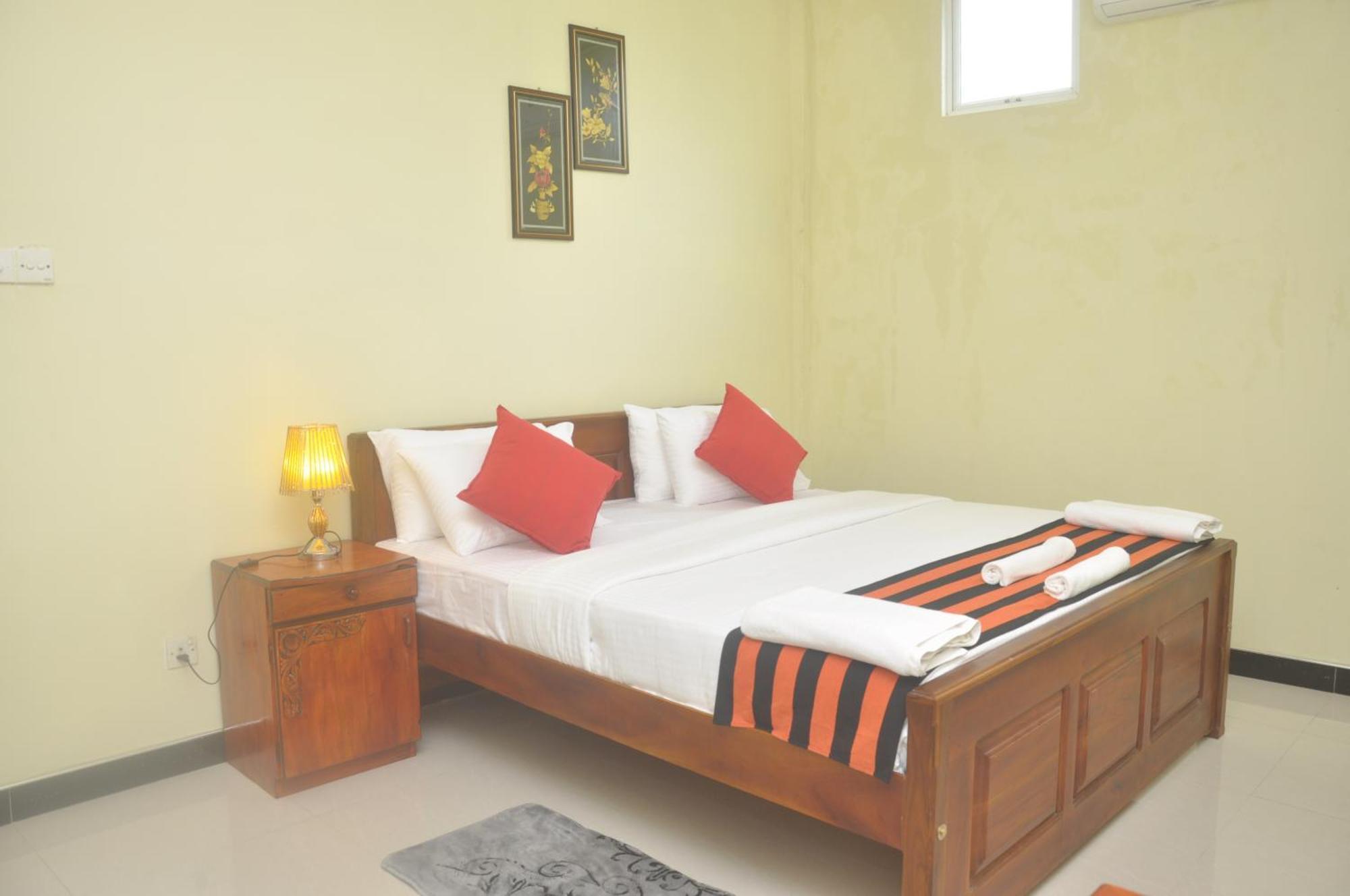 The Max Villa Negombo Esterno foto