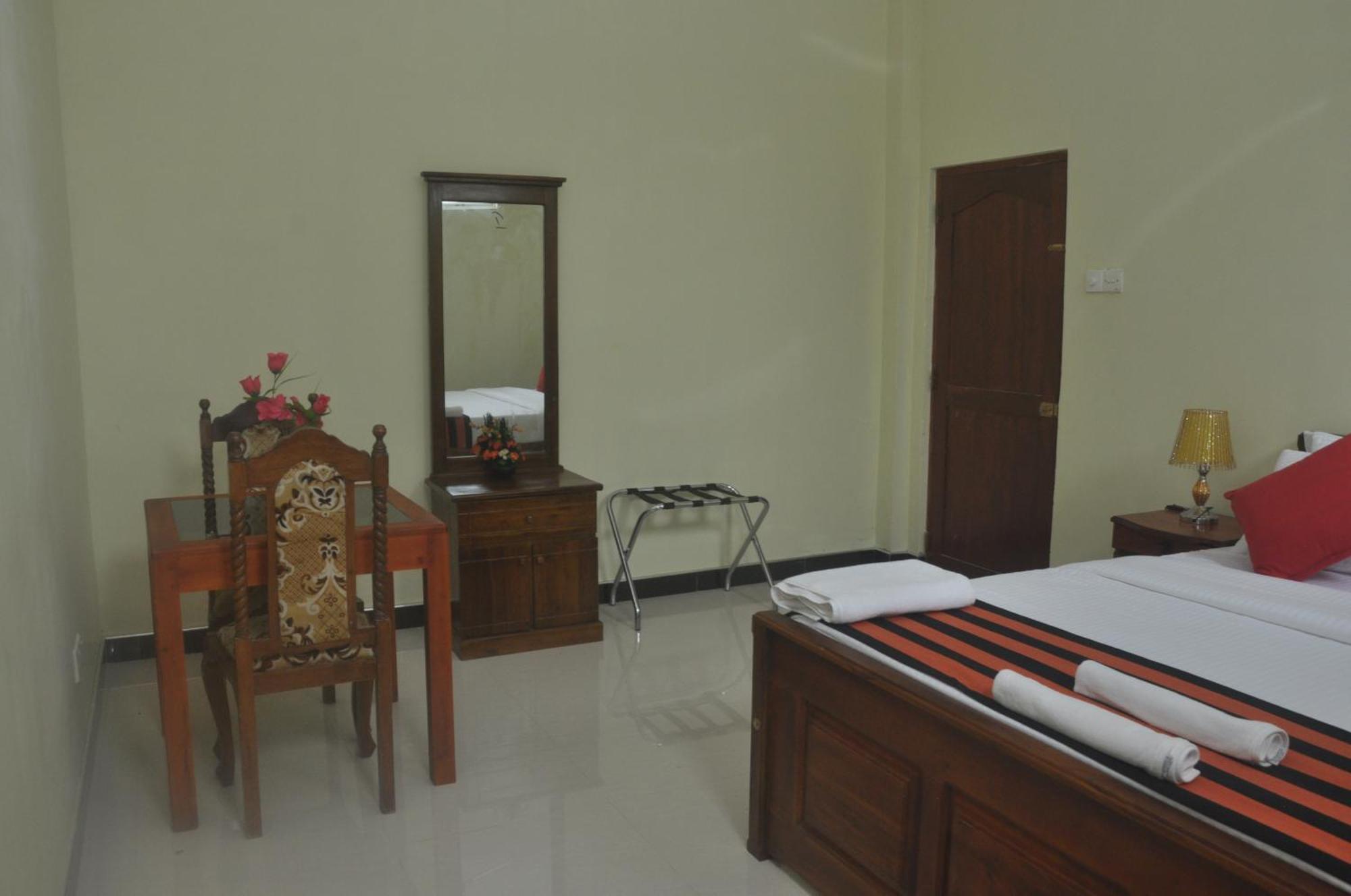 The Max Villa Negombo Esterno foto