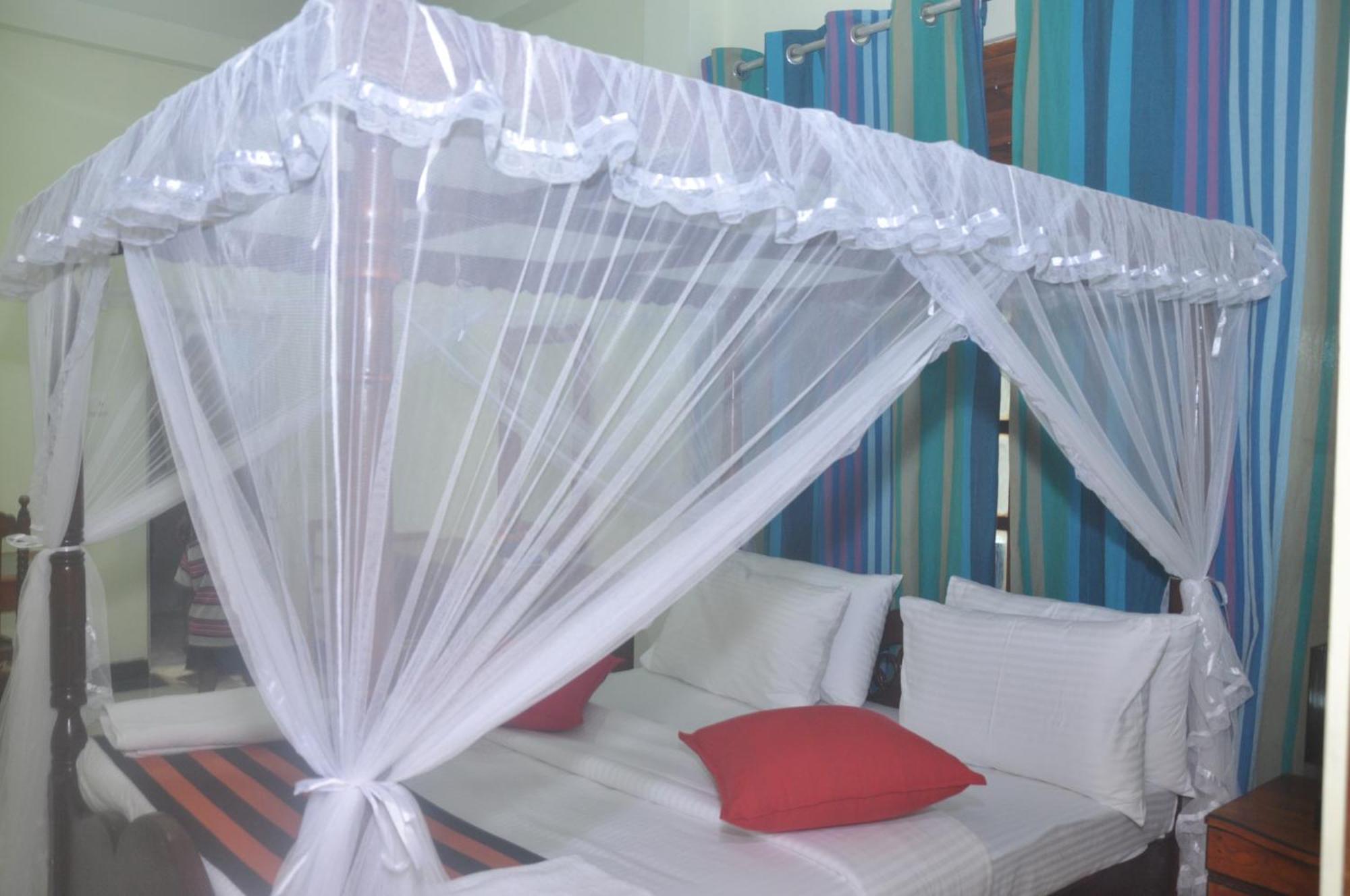 The Max Villa Negombo Esterno foto
