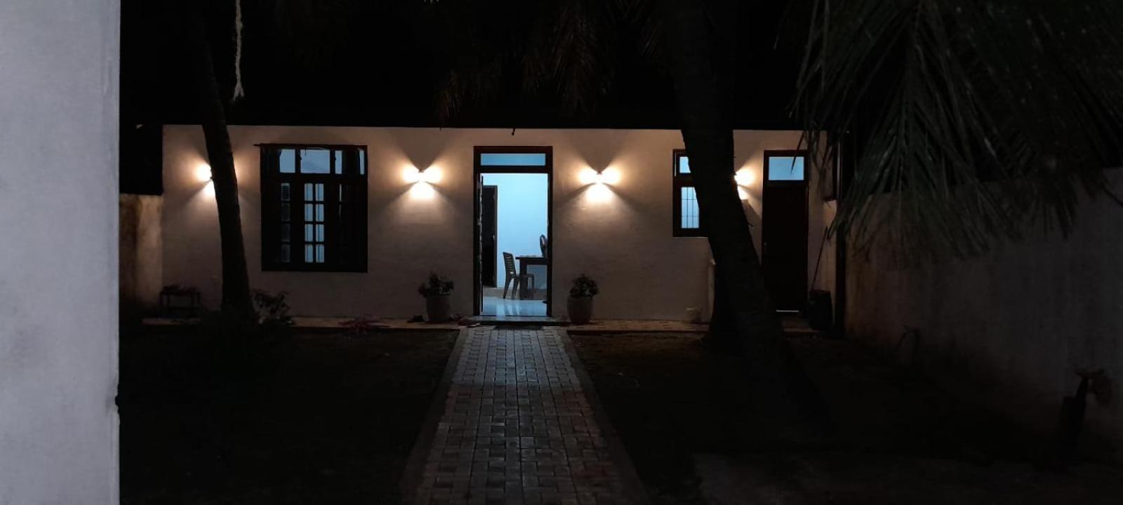 The Max Villa Negombo Esterno foto