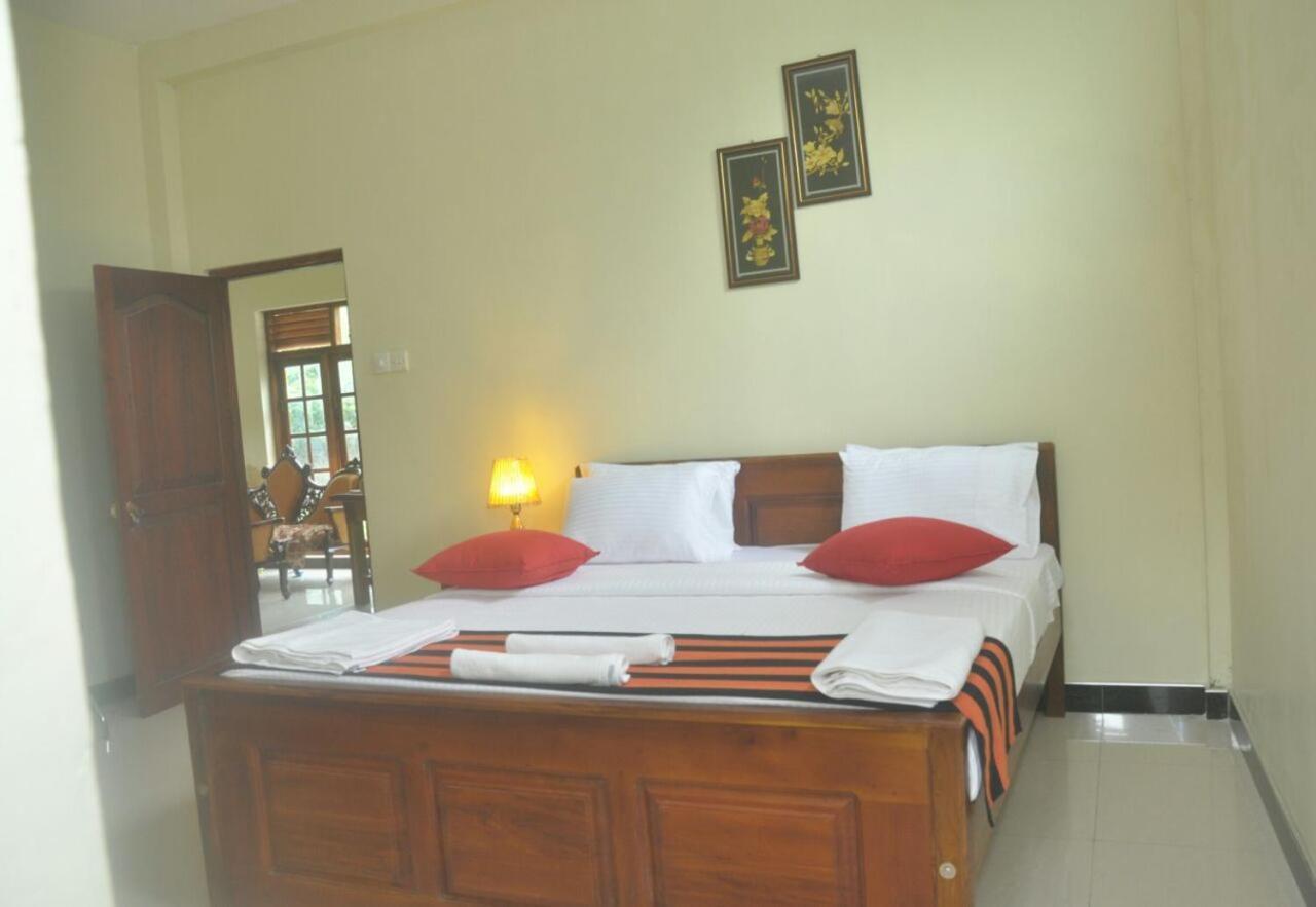 The Max Villa Negombo Esterno foto