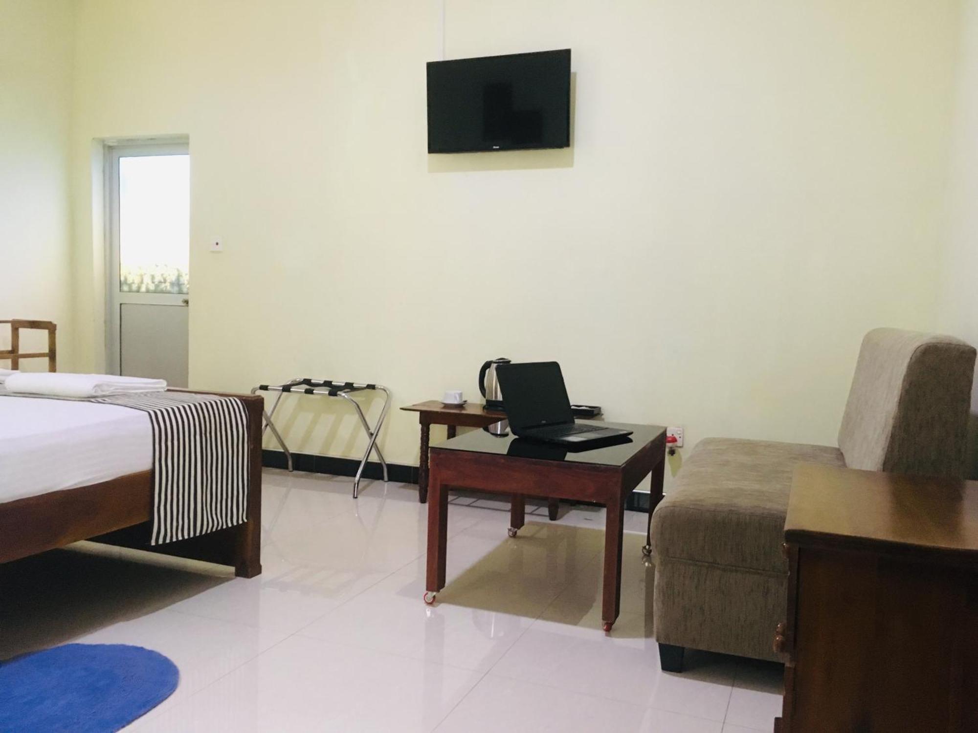 The Max Villa Negombo Esterno foto