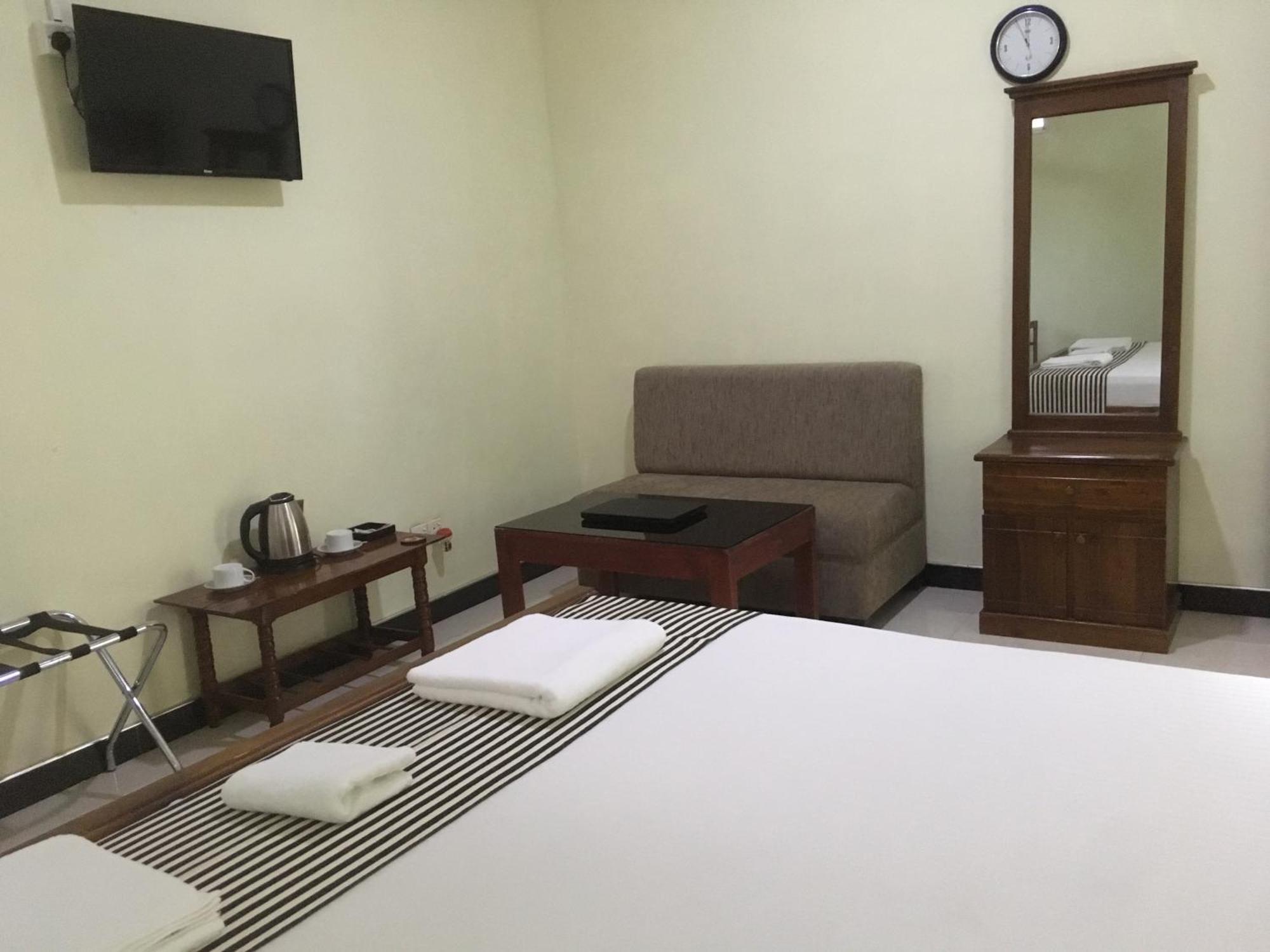 The Max Villa Negombo Esterno foto