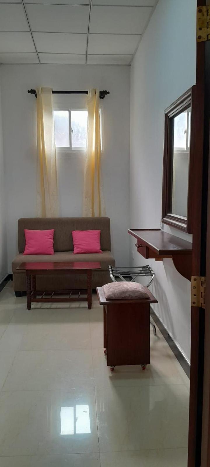 The Max Villa Negombo Camera foto
