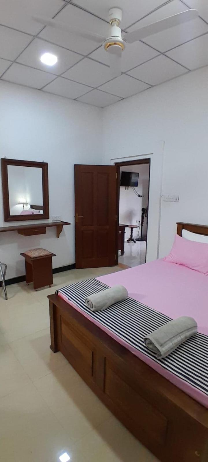 The Max Villa Negombo Camera foto