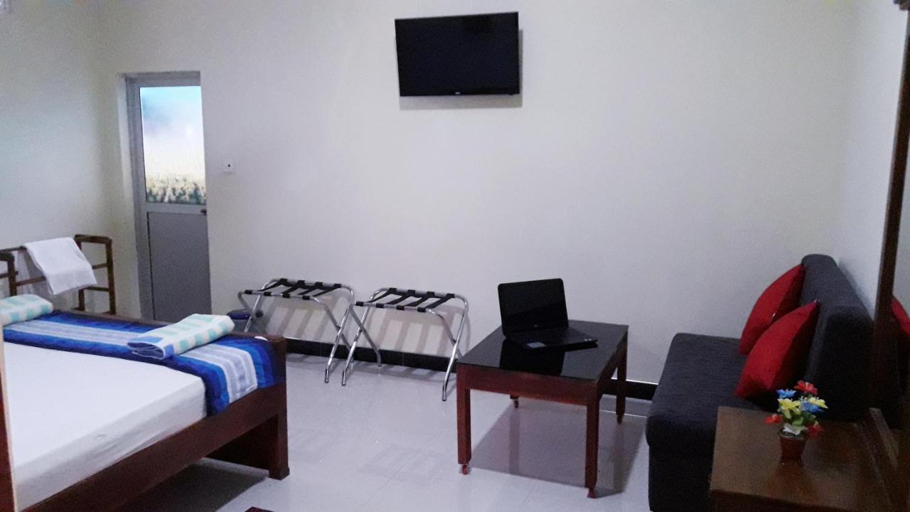The Max Villa Negombo Esterno foto