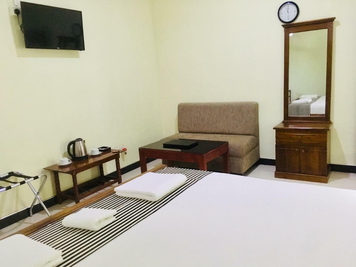 The Max Villa Negombo Esterno foto